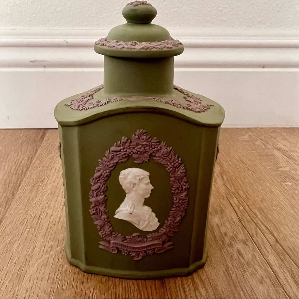 1981 Wedgwood Tricolor Jasperware Royal Wedding Collection Teapoy Tea Caddy #970